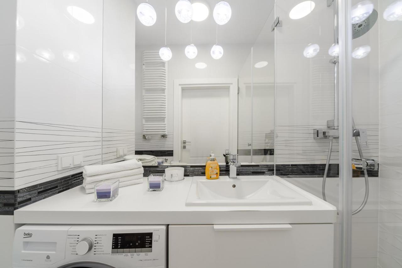 Lumina Luxury Apartments In Mennica Residence Varsovie Extérieur photo